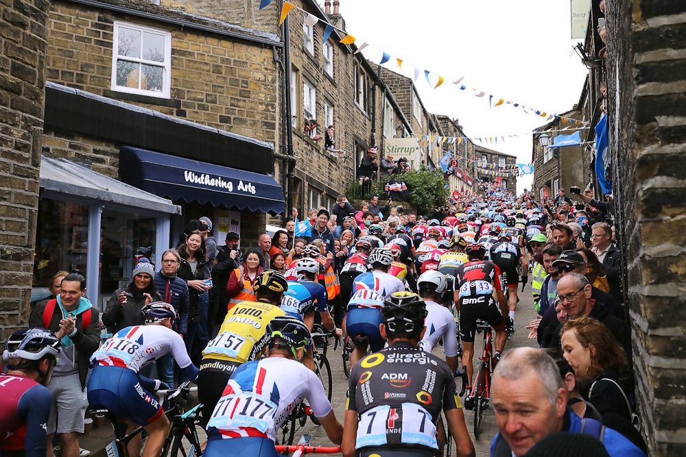 The peloton climbs Cote de Haworth at the Tour de Yorkshire