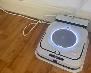 iRobot Braava jet m6 (6110) Wi-Fi Connected. Robot Mop and Charging Dock