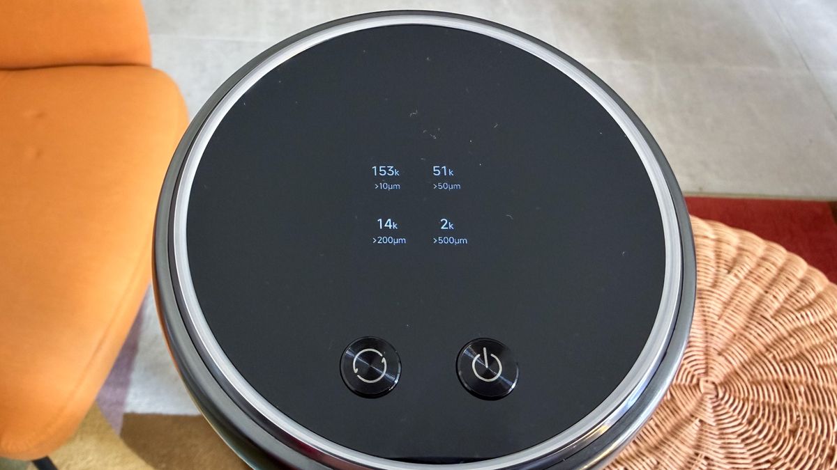 Display screen and buttons on the Dreame Z50 Station