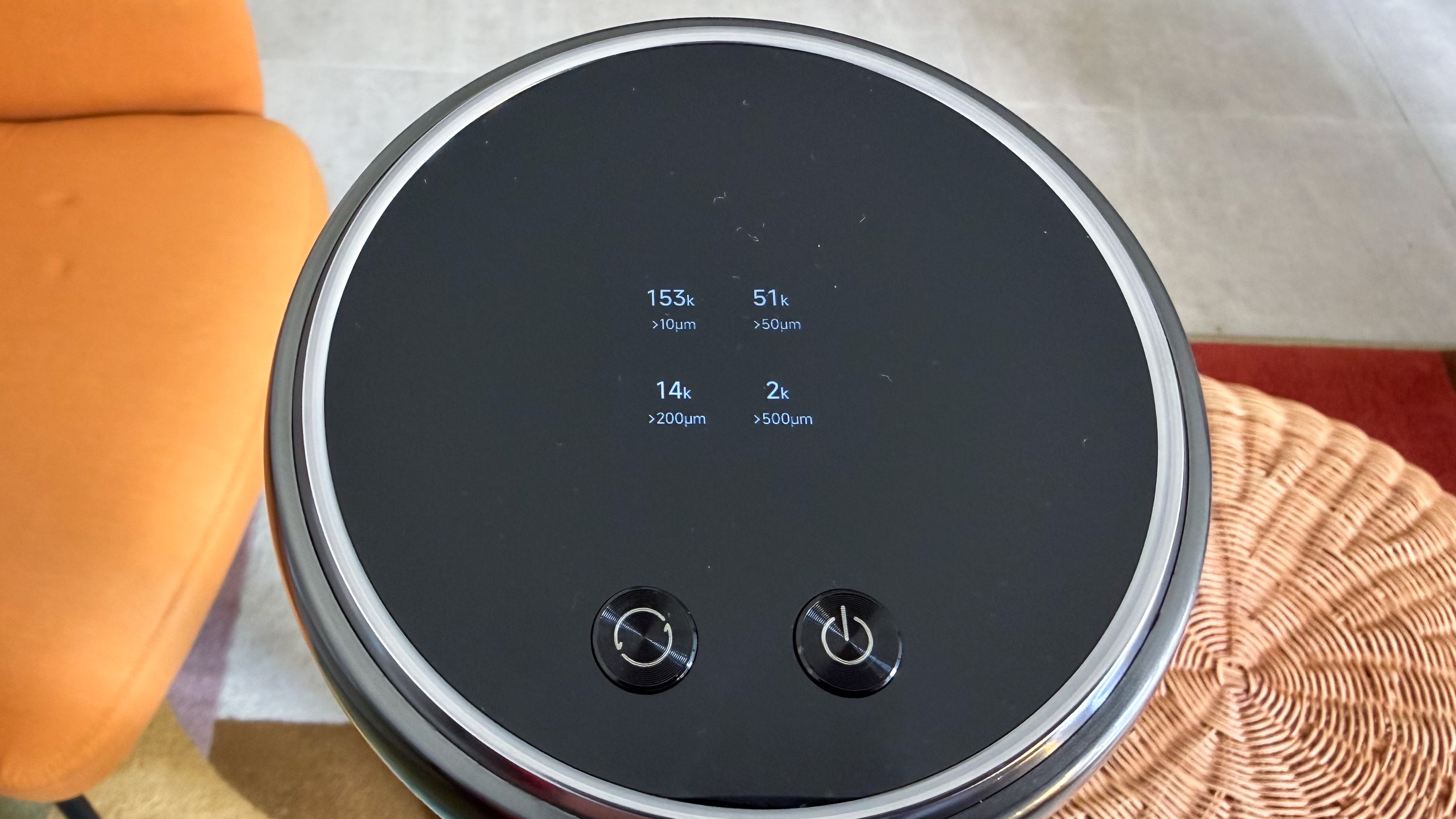 Display screen and buttons on the Dreame Z50 Station