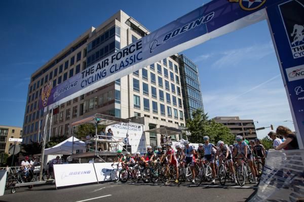 The women take to the start line.