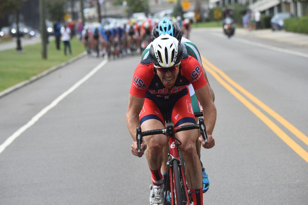 Tyler Farrar (USA) committed to his final lap attack