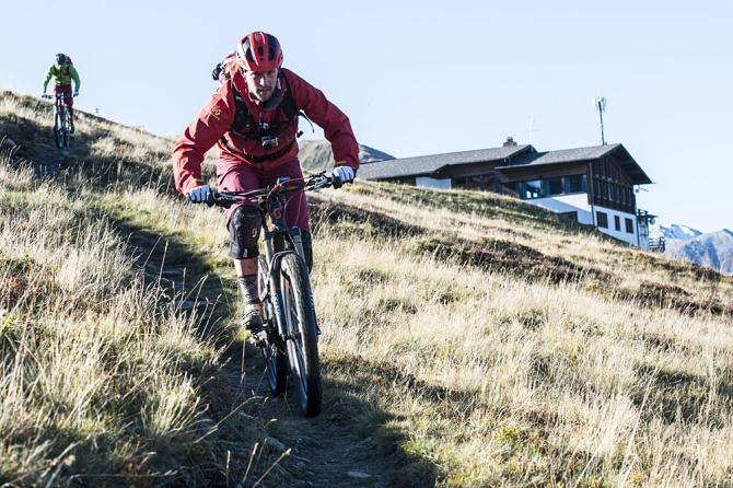 Thomas Giger on some singletrack