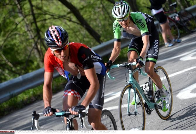 Robert Kiserlovski (Trek) leads Wilco Kelderman (Belkin) on the climb