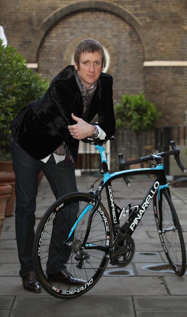 Bradley Wiggins poses with his steed for 2010, Sky's Pinarello Dogma