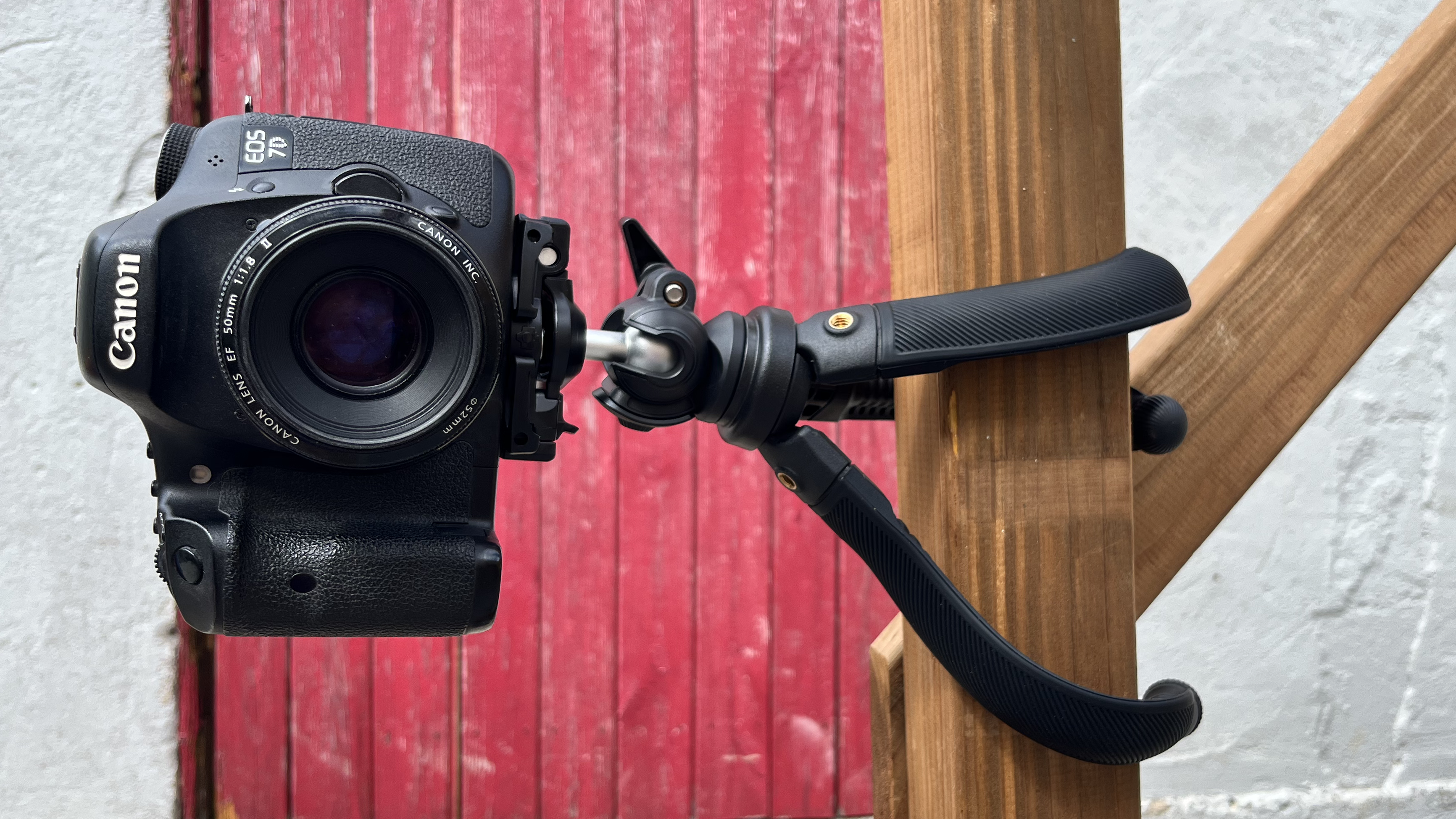 Freewell Vlogpod on a post with DSLR