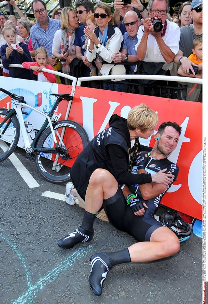 Mark Cavendish after his crash