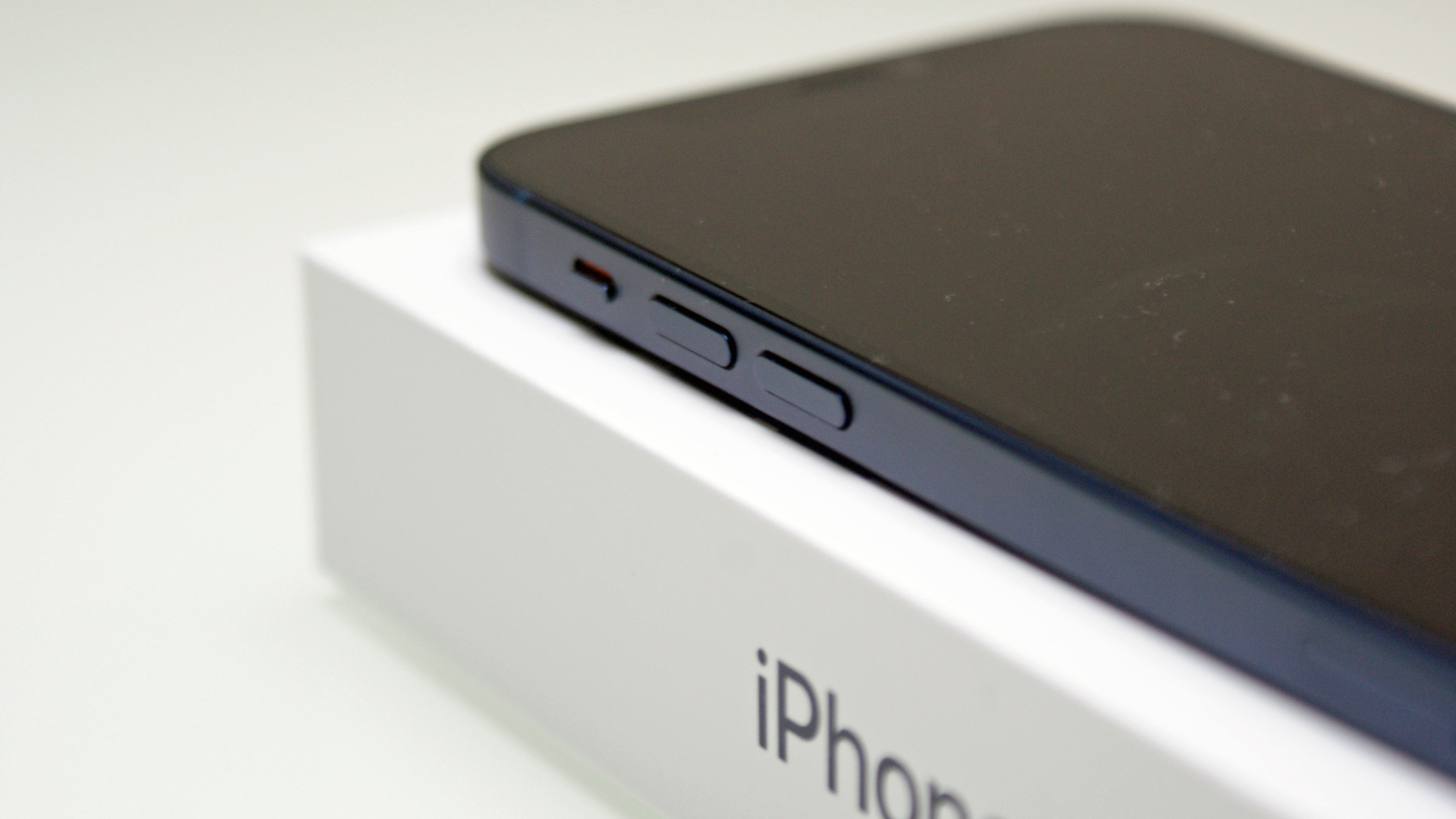 Does The iPhone 14 Come With A Charger In The Box?