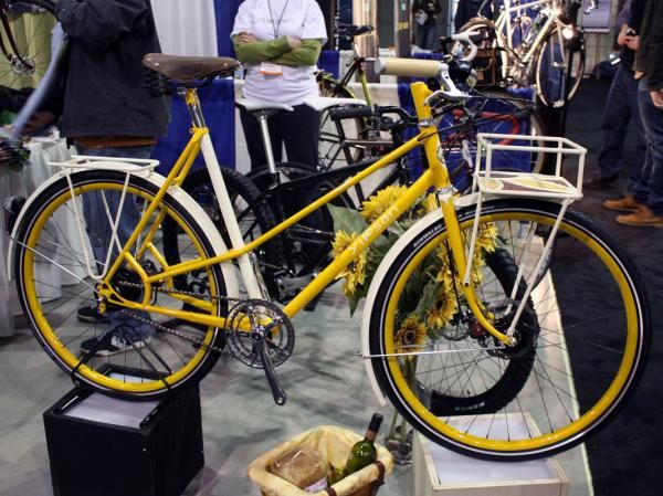 Yipsan proudly displayed this sunflower-themed townie.