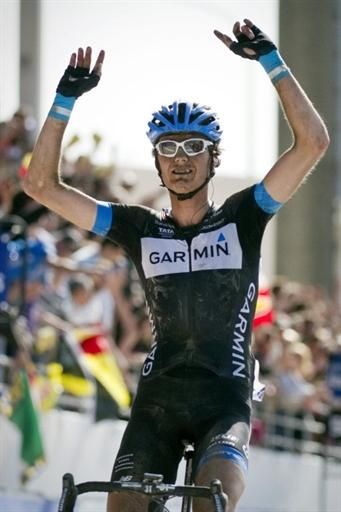 Van Summeren is the tallest rider in the pack