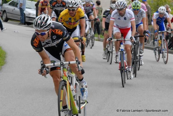 Laurent Pichon (Bretagne Schuller) goes on the attack.