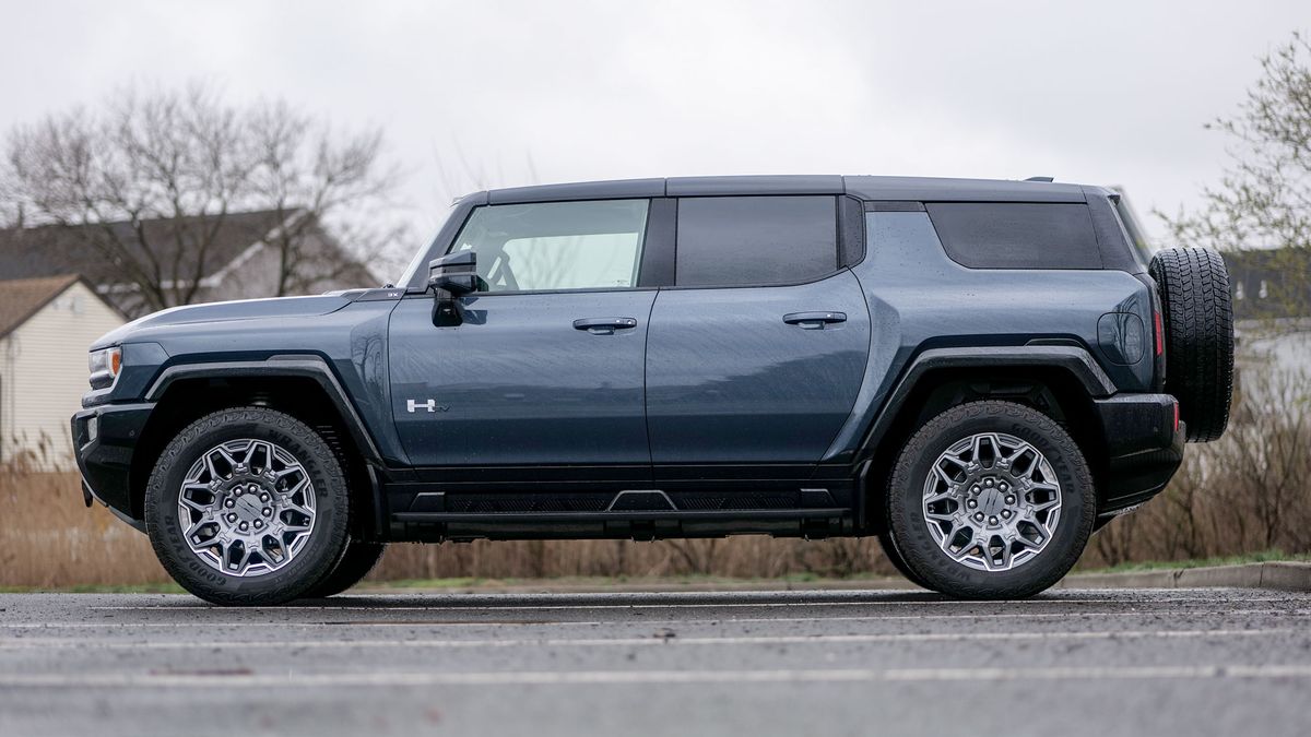 2025 GMC Hummer EV 3X SUV test drive.