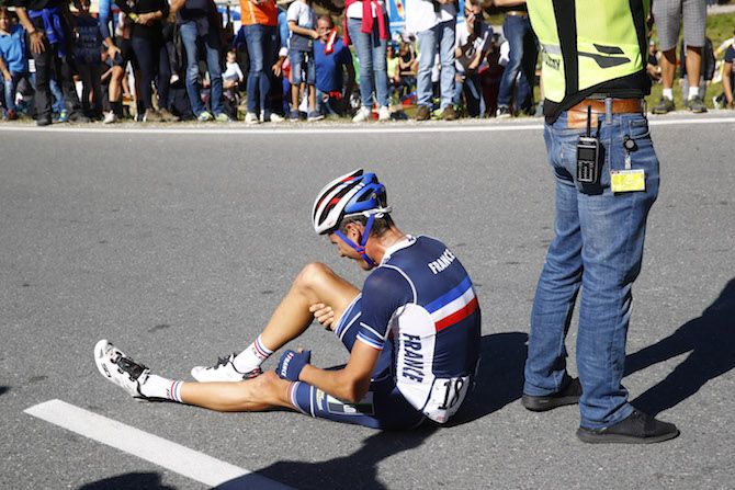 Warren Barguil (France) crashes at the 2018 elite men's Worlds road race, and subsequently abandons the race