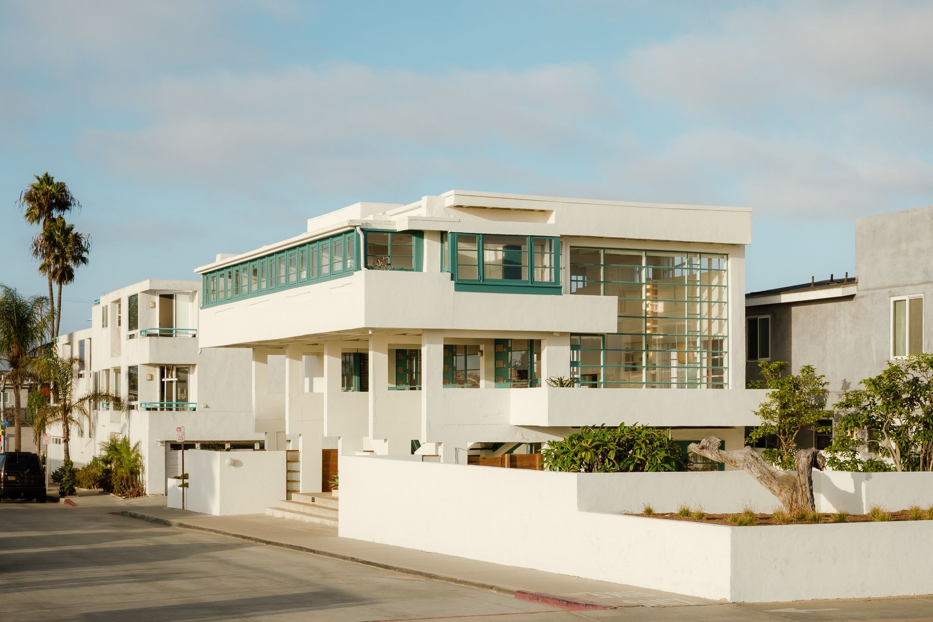 The house is located at the end of a block by the beach
