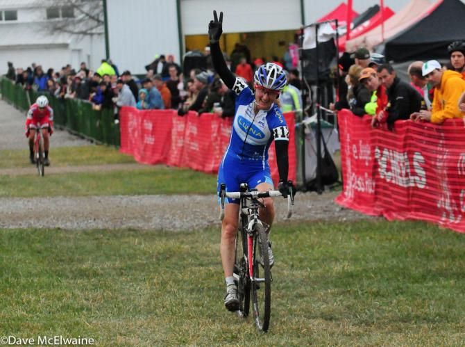 Catharine Pendrel (Luna Pro Team) put in a blistering last lap to claim second place