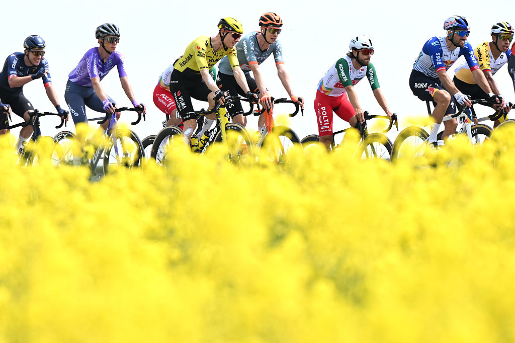 Giro d'Italia stage 1 LIVE: The Giro starts in Bulgaria with an two-rider attack as the sprinters wait for their shot at taking the first maglia rosa in Bulgaria