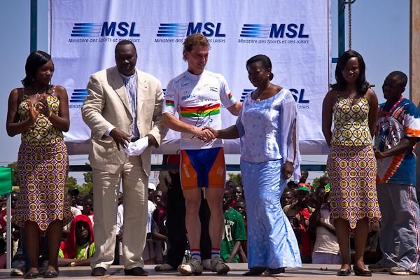 Holland&rsquo;s Peter Van Agtmaal received the stage winner&rsquo;s jersey from Burkina Faso&rsquo;s minister of sports (wearing tan suit).