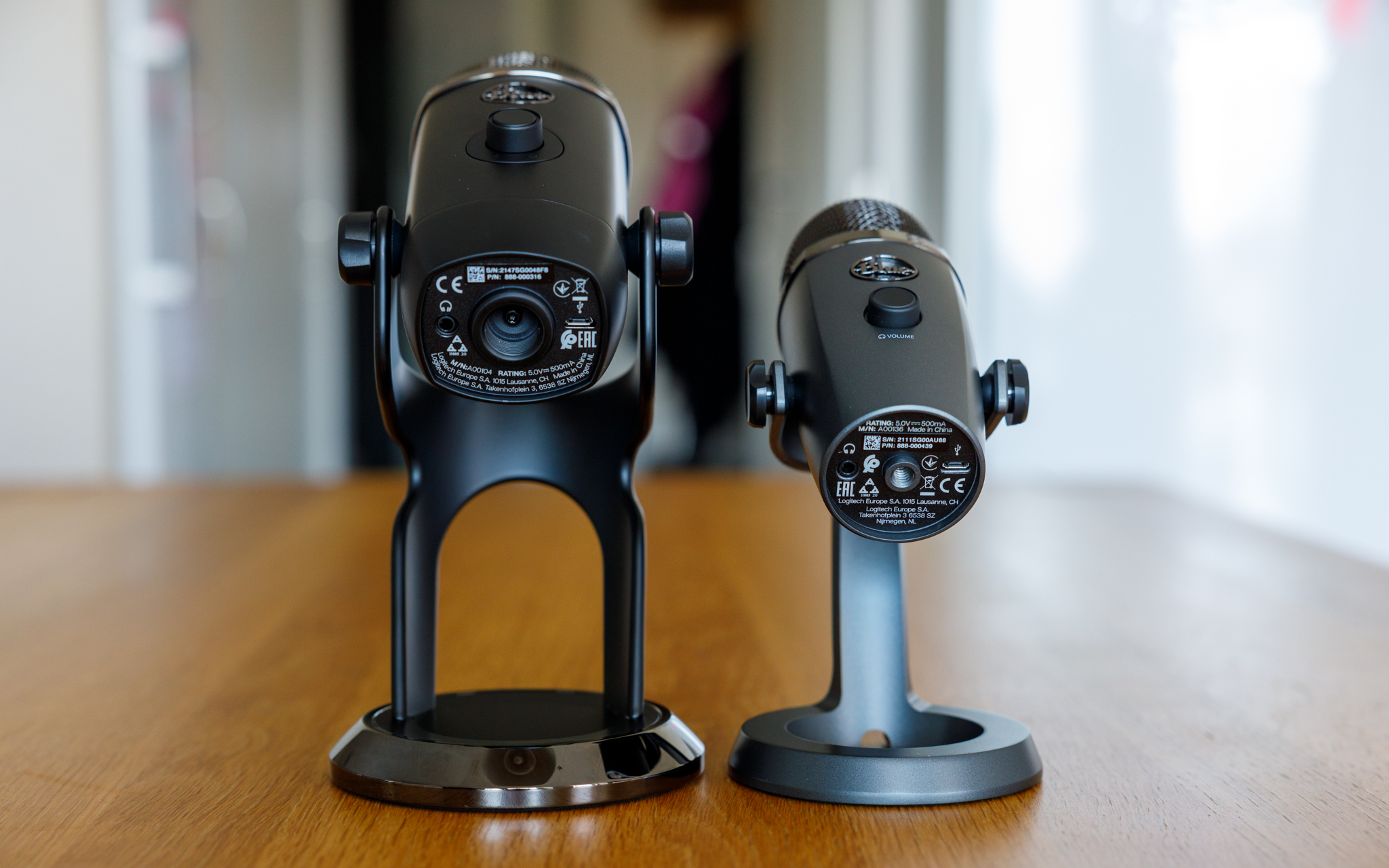 Undersidan av Blue Yeti X och Blue Yeti Nano