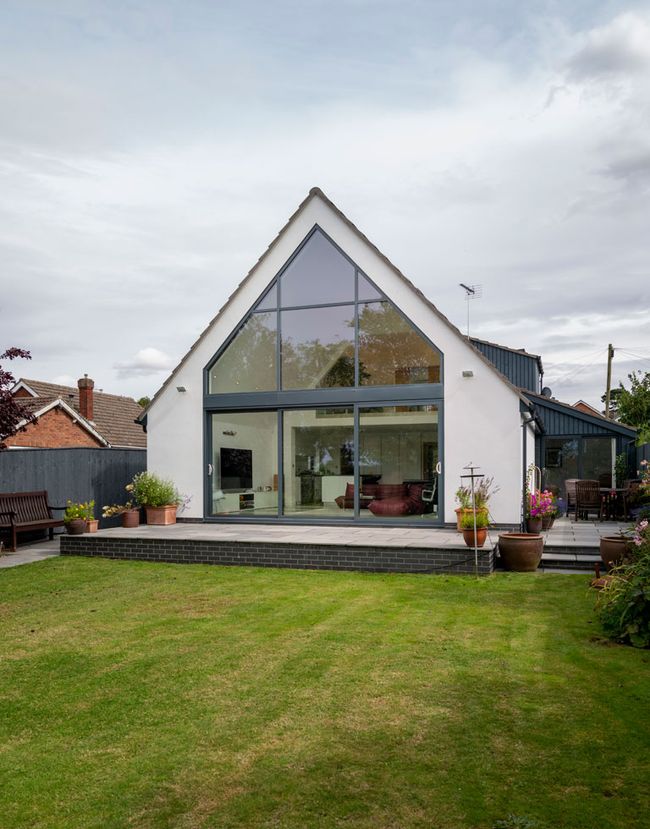 10 Remodelled Bungalows: Amazing Before & After Transformations ...