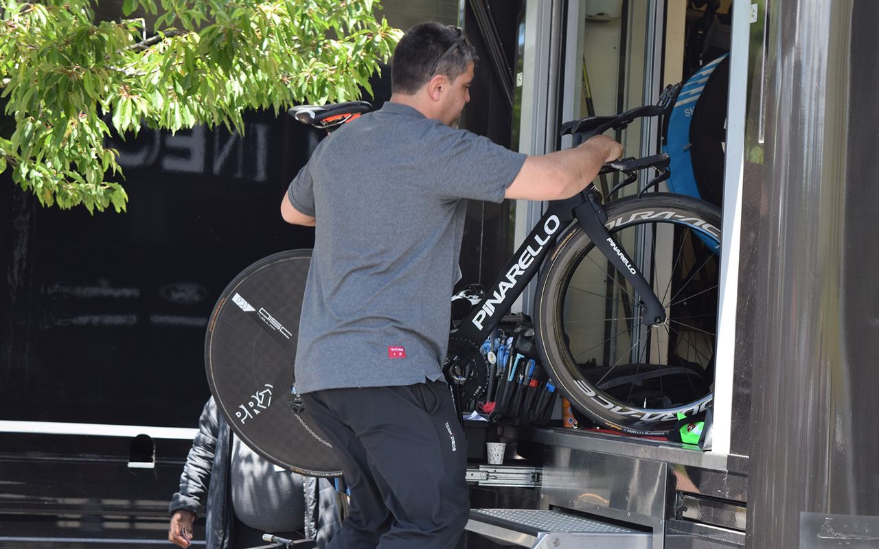 When the team car returned after Froome's crash, his bike was put straight on the mechanics truck but had damage to the handlebars and a dropped chain