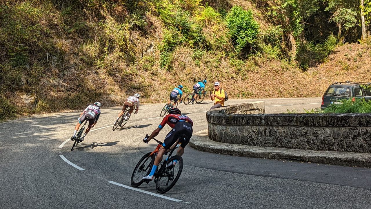 Tour de France descends