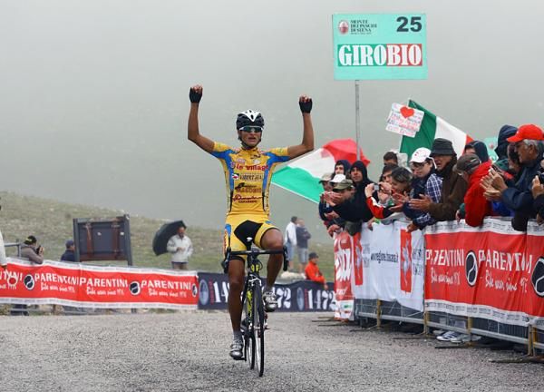 Winner Andrew Anacona Gomez (Caparrini Le Village Vibert) wins stage five atop the category 1 climb to Campo Imperatore.