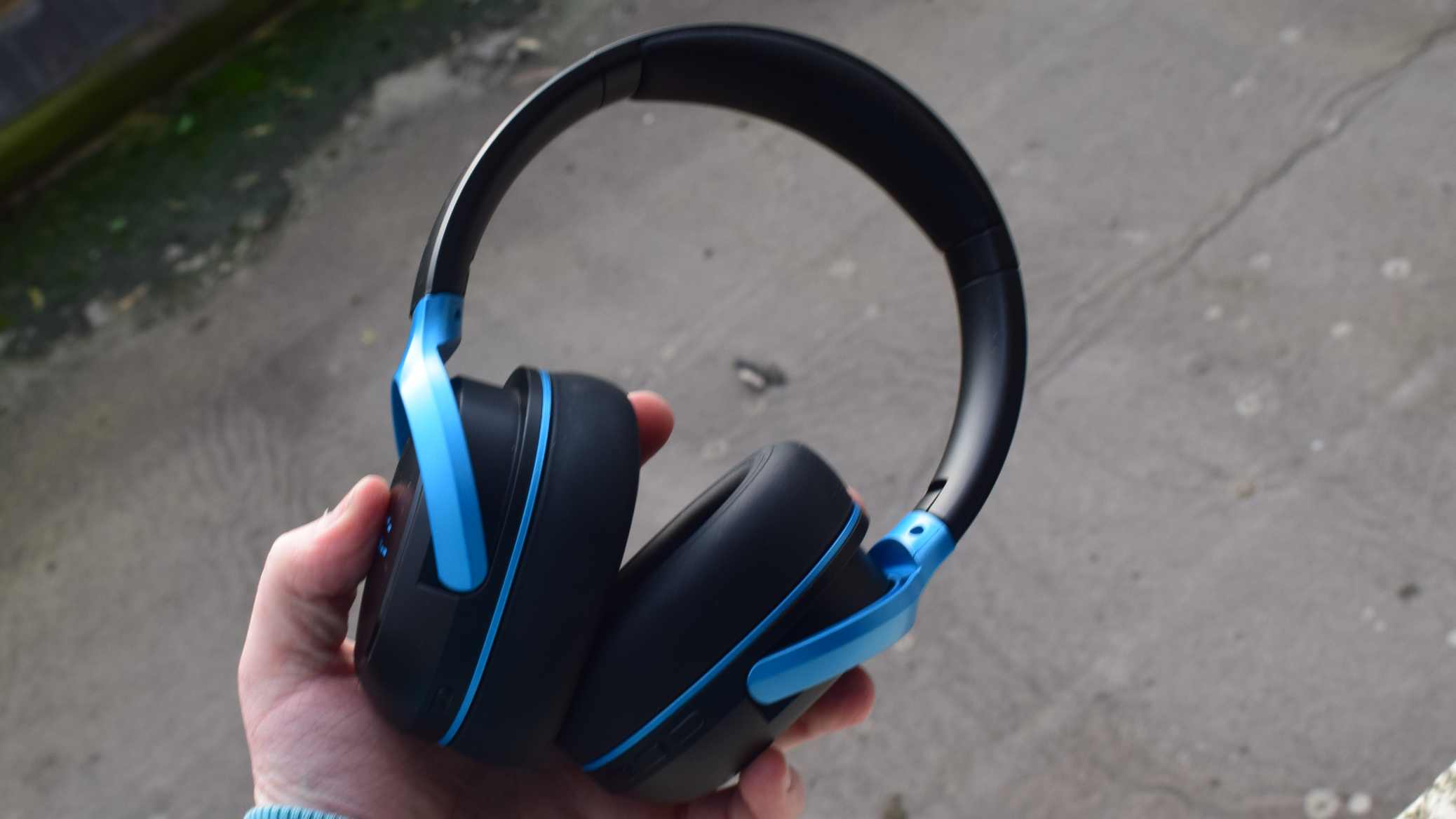 The H20 Audio Ript Ultra in a man's hand.