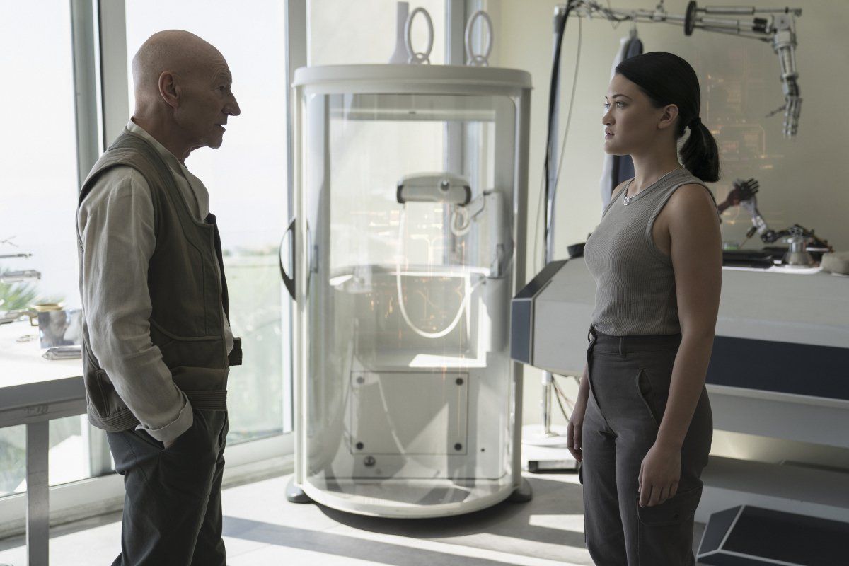 Sir Patrick Stewart as Jean-Luc Picard; Isa Briones as Soji;