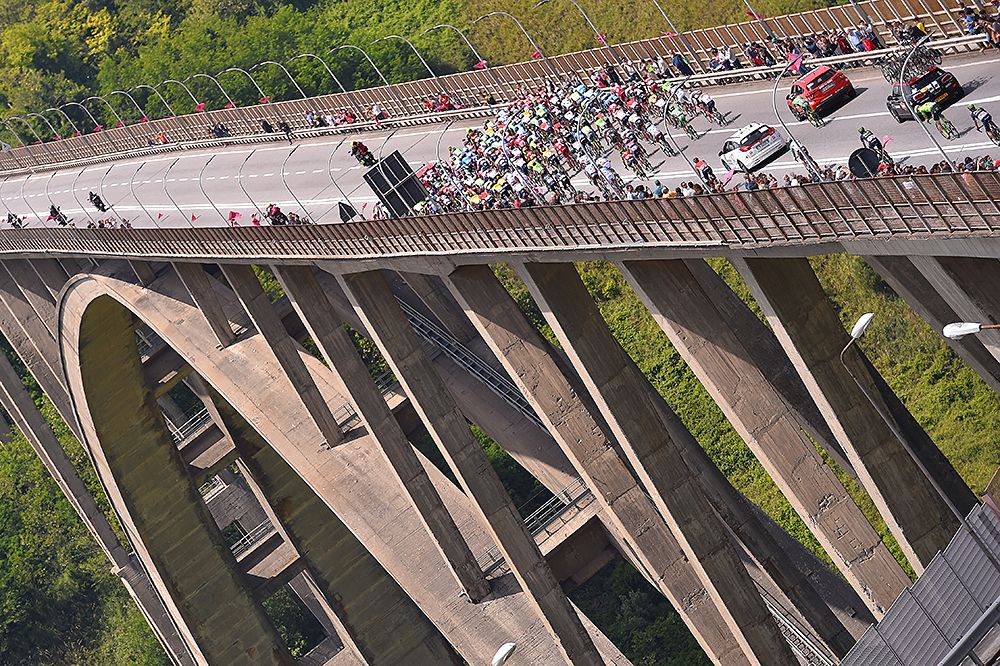 The peloton passes over a bridge during stage 4
