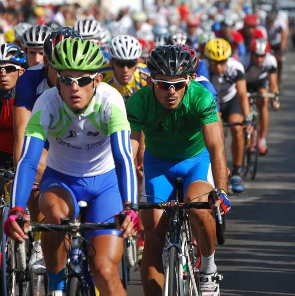 Jose Alarcon (Sumiglov-Gober. Merida) wears the green jersey for leading the mountains competition.