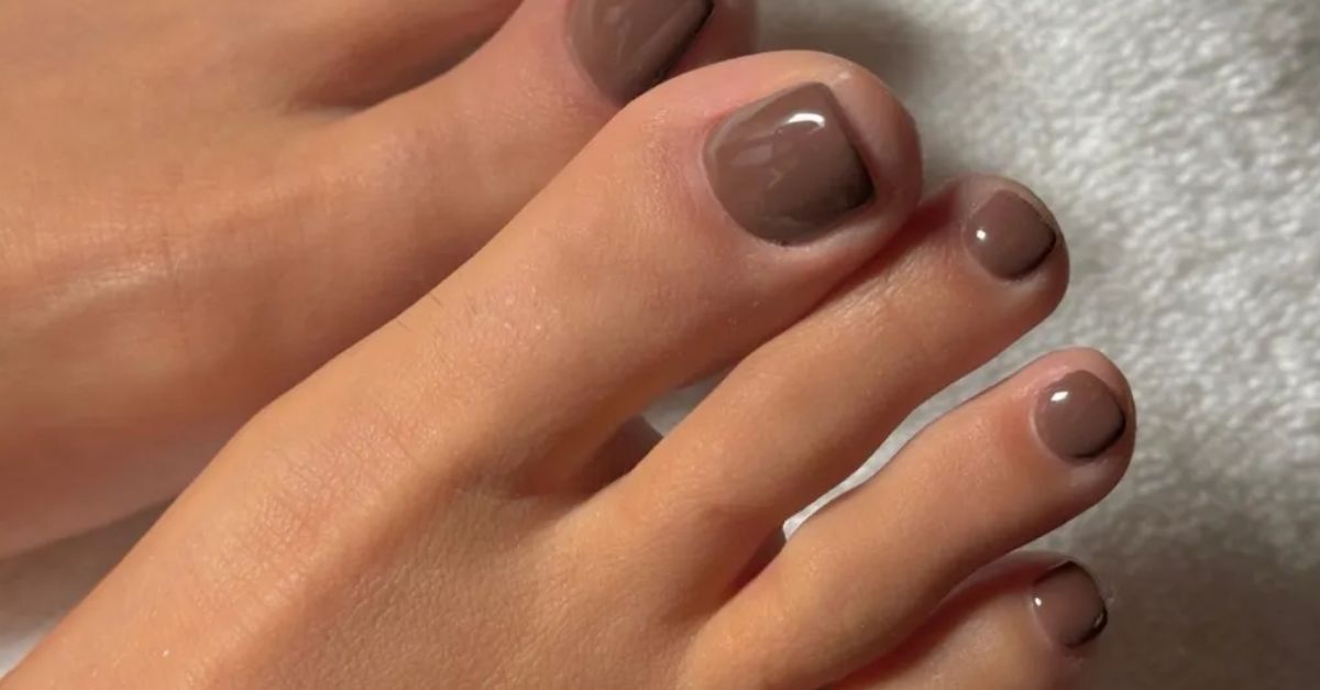 Don't Tell Your Summer Pedicures—Here are the 7 Elegant Colours to Wear on Your Toes Between Seasons