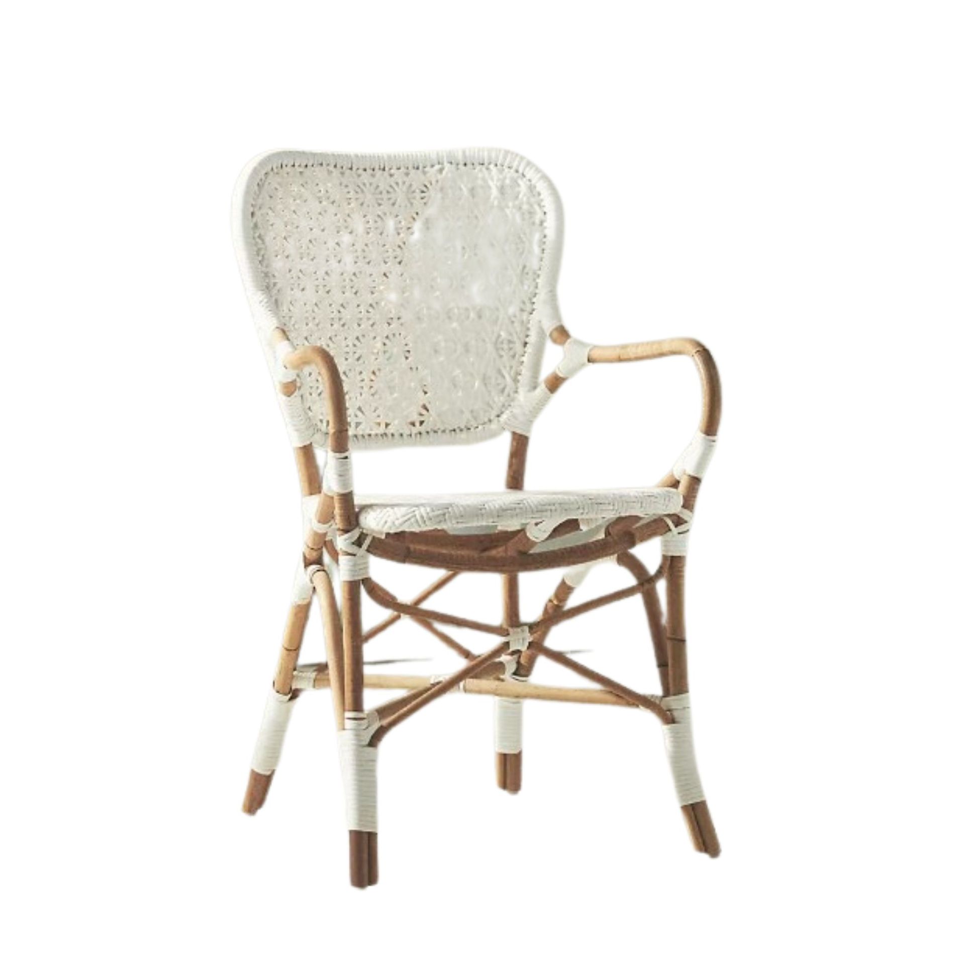 Kursi outdoor rotan putih dan coklat