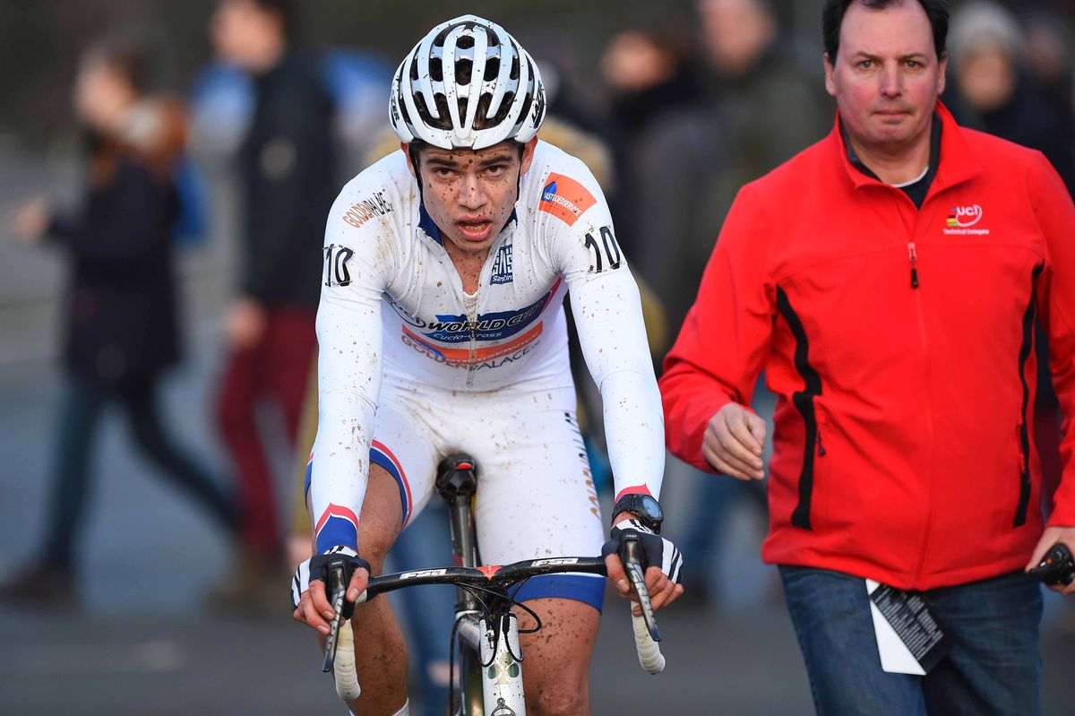 Wout Van Aert kept the World Cup lead