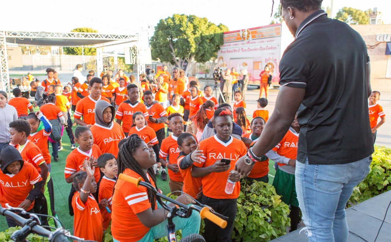 Melvin Gordon addresses the children during the bike build at the StubHub Center