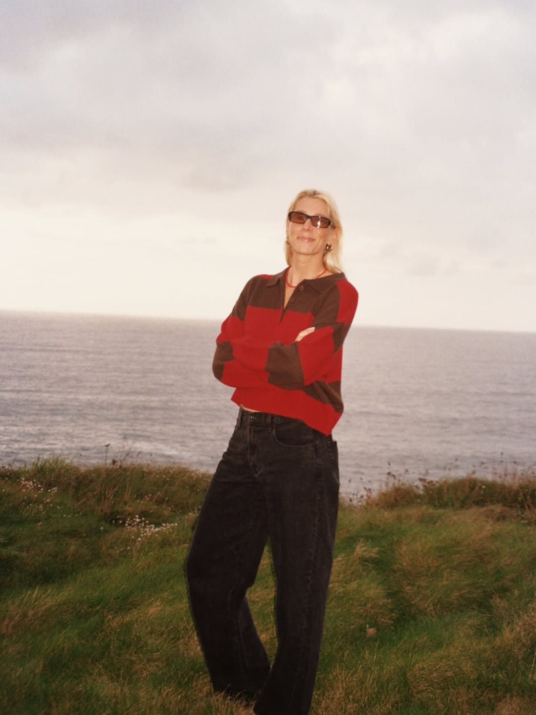 lindseyholland_ wears jeans and striped jumper