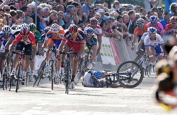 It was an unfortunate high speed crash for Tyler Farrar (Garmin - Cervelo)