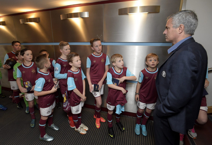 jose-mourinho-mascots-1556647402-9IPz-column-width-inline