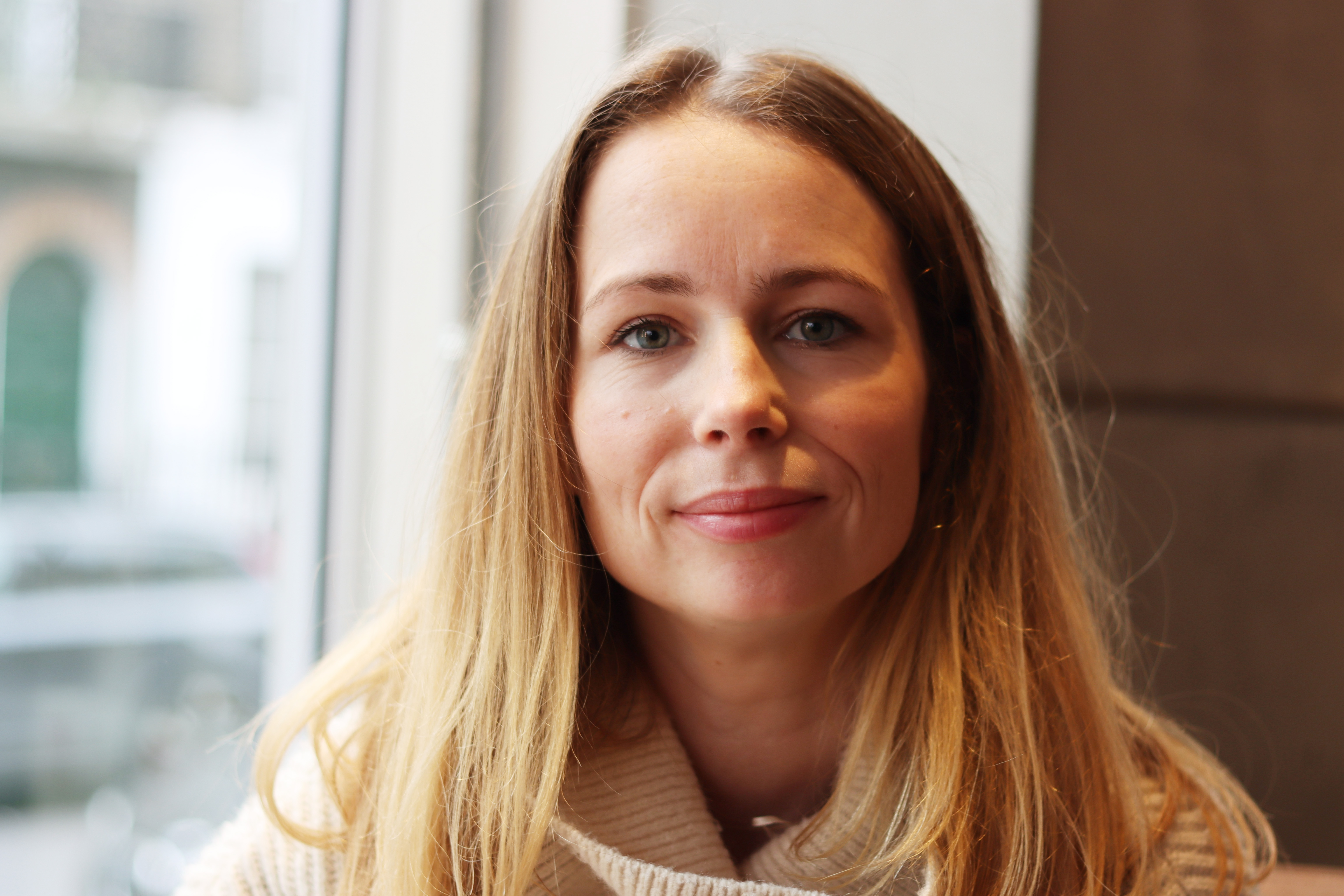 Photo of a woman edited using AI tools in photoshop