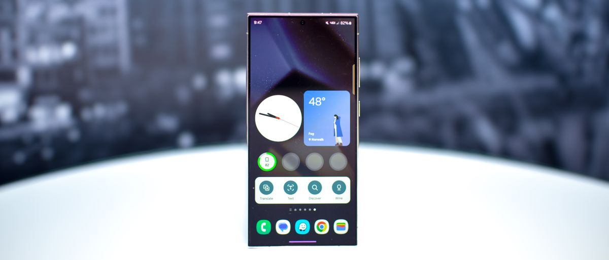 Samsung Galaxy S24 Ultra home screen with clock and weather