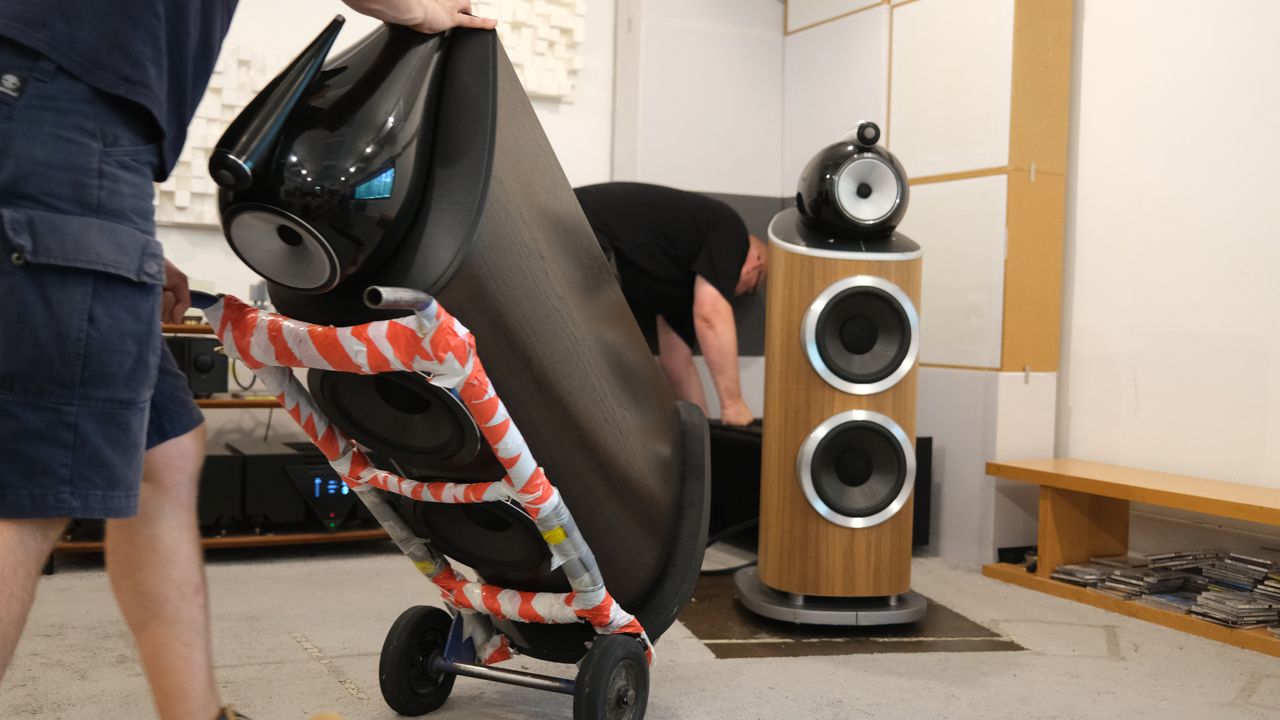 Bowers &amp; Wilkins listening room
