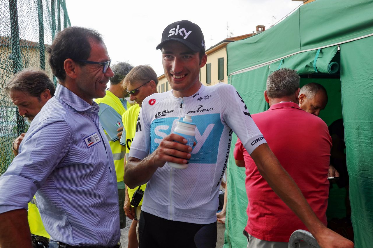 Gianni Moscon speaks with Italian coach Davide Cassani