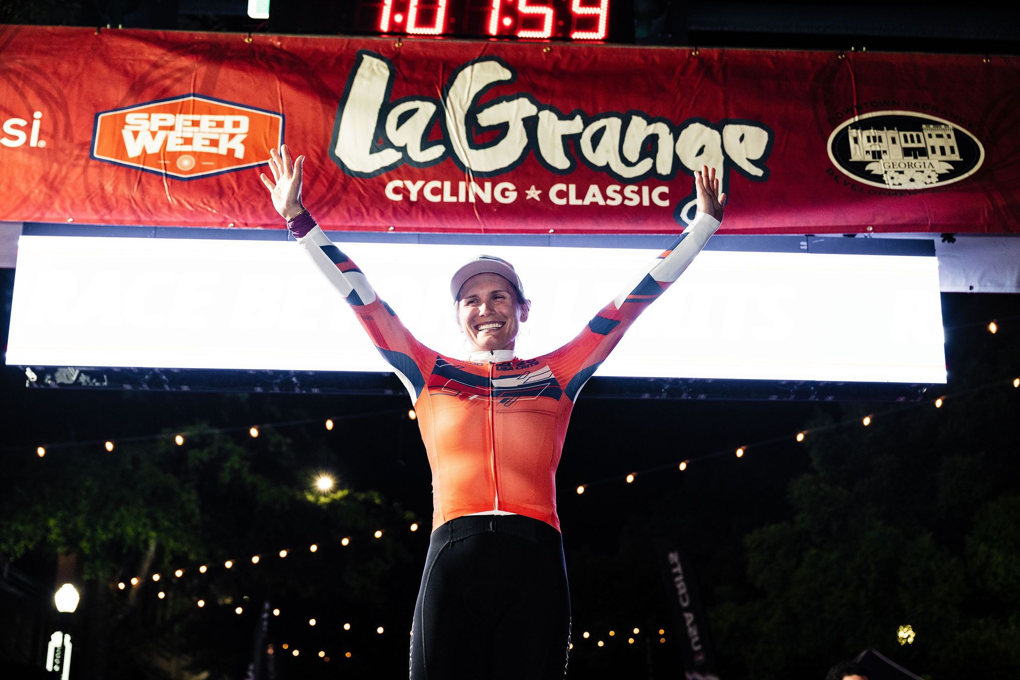 USA CRITS: Liza Ray destroys women's field at LaGrange Classic for series lead while Marcos Mendez earns second win in three races