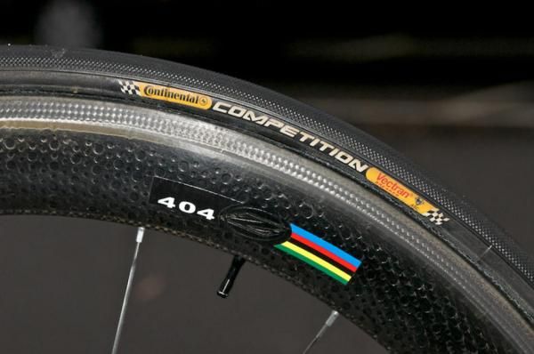 Front Zipp 404 with Continental Competition tubular.