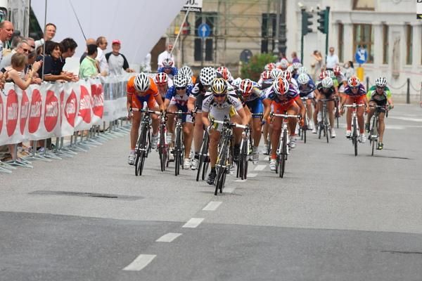 Ina Yoko Teutenberg (HTC - Columbia Women) winds up the sprint ahead of Giorgia Bronzini (Gauss Rdz Ormu) and Kirsten Wild (Cervelo Test Team)