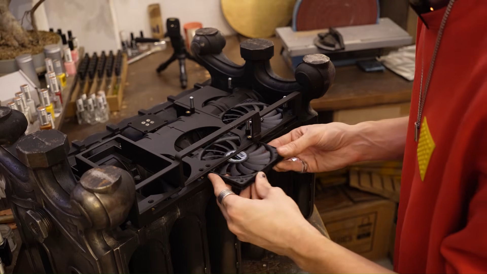 بناء جهاز الكمبيوتر المبرد من الحديد الزهر