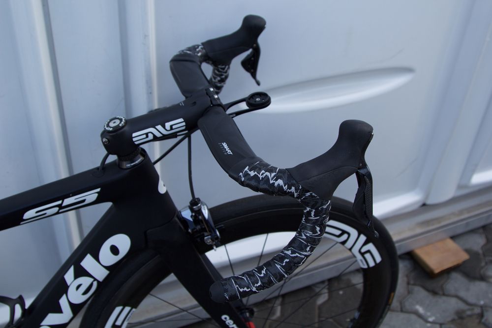 Aero handelbars on Cavendish's Cerv&eacute;lo S5