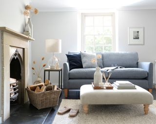 Country living room ideas - blue sofa