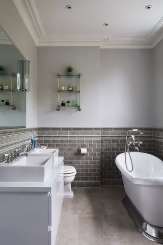 A bathroom with light grey walls