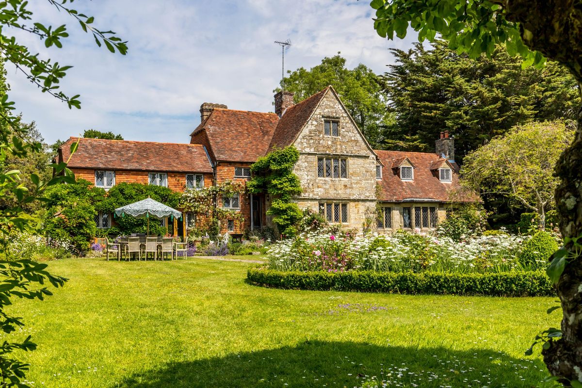 A 400-year-old house that’s as romantic a country cottage as you could ...