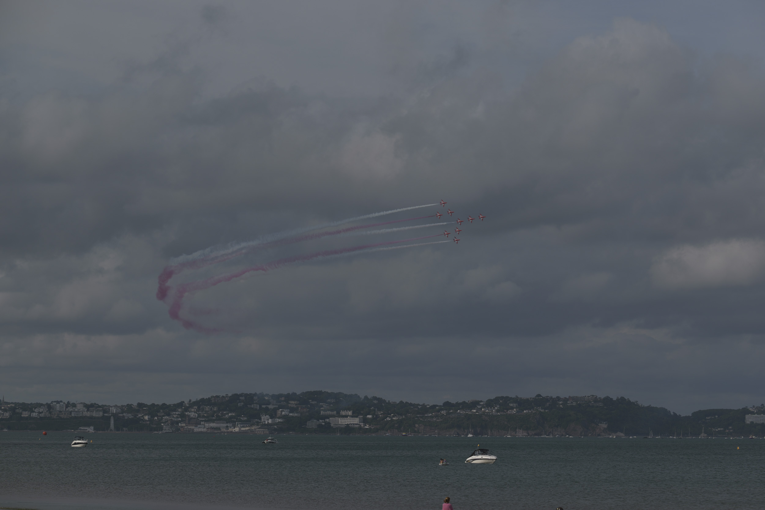 Panasonic Lumix S1 II sample gallery: red arrows planes in the sky performing aerial stunts over the ocean